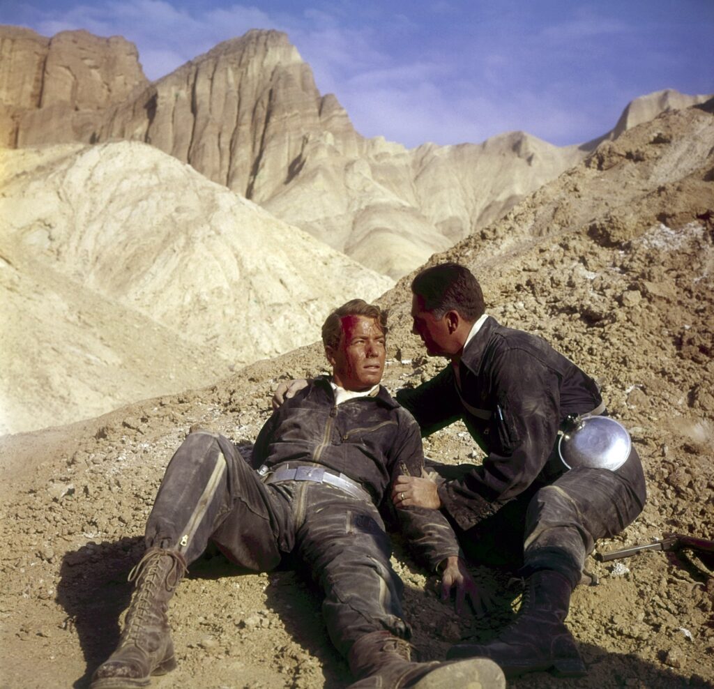 Still of actors Ted Otis and Edward Binns in I Shot an Arrow Into the Air from Twilight Zone