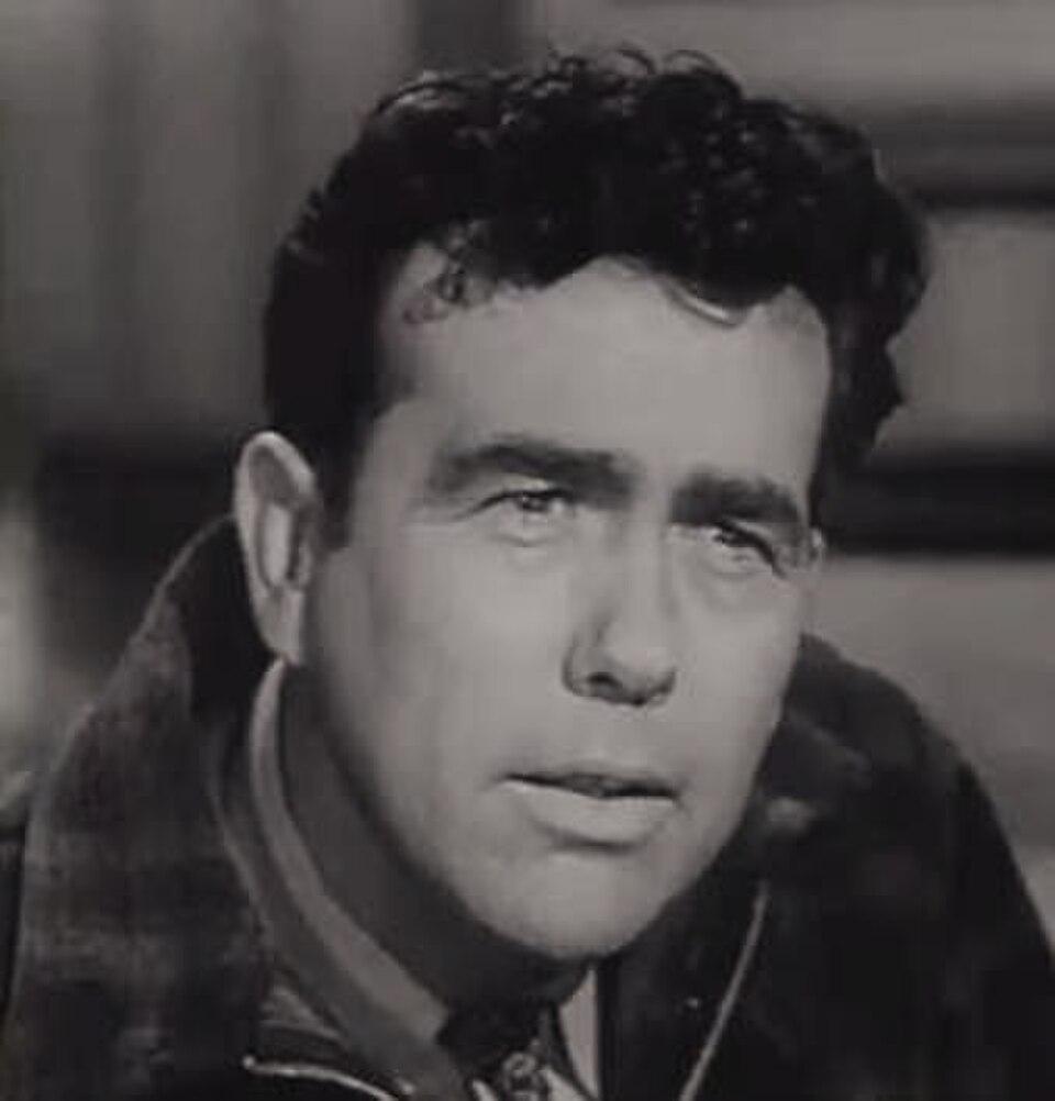 Photo of actor Lonny Chapman